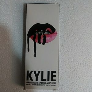 Kylie jenner lipstick & lip liner dead of knight